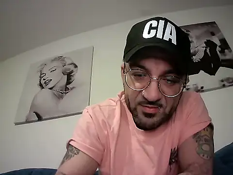 Snapshot of MagicStickBoy chatting on 10, 4, 2026 MagicStickBoy online show from 10, 4, 2026