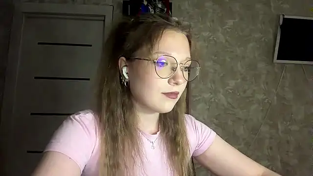 Snapshot of SeeBenberry chatting on 4, 8, 2026 SeeBenberry online show from 4, 8, 2026