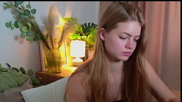 EmillyDiamond online show from 28, 7, 2026