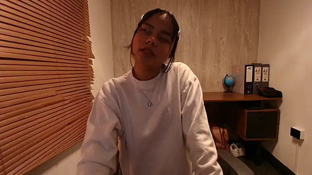 Snapshot of aisha_leenns chatting on 6, 8, 2026 aisha leenns online show from 6, 8, 2026