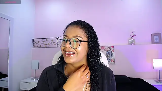 Snapshot of Afroditaa_19 chatting on 2, 8, 2026 Afroditaa 19 online show from 2, 8, 2026