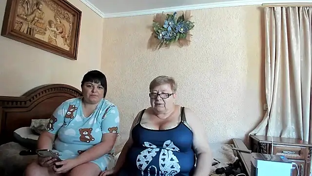 SweetLenaandNatalia online show from 5, 8, 2026
