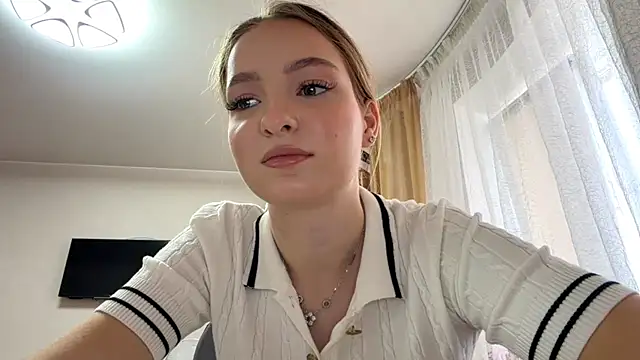 Snapshot of YolondaCrincoli chatting on 5, 8, 2026 YolondaCrincoli online show from 5, 8, 2026