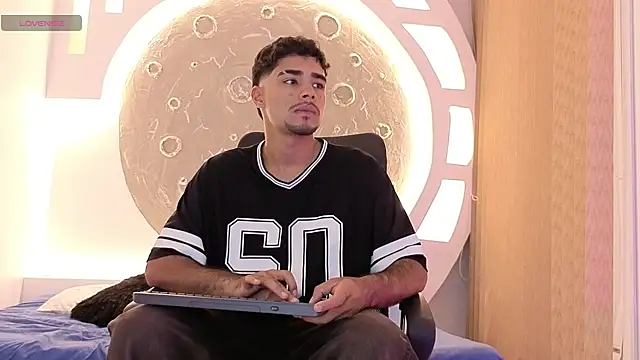 Snapshot of Alejandro_Greco chatting on 8, 8, 2026 Alejandro Greco online show from 8, 8, 2026