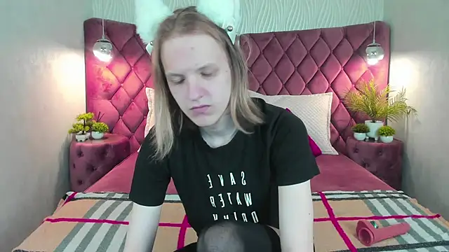 Snapshot of _Veliar_ chatting on 9, 8, 2026 Veliar online show from 9, 8, 2026