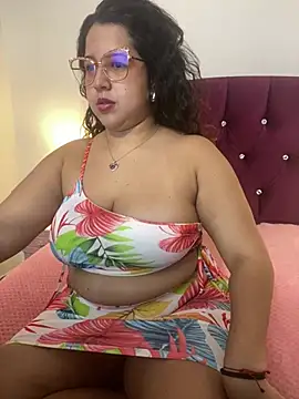 Snapshot of shara_ chatting on 1, 3, 2025 shara  online show from 1, 3, 2025