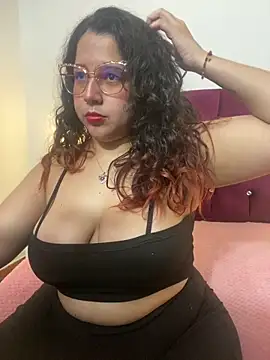 Snapshot of shara_ chatting on 5, 3, 2025 shara  online show from 5, 3, 2025