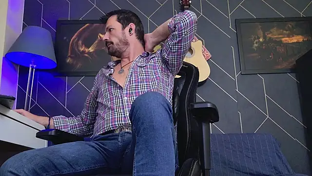 Snapshot of ChrisKox chatting on 24, 11, 2025 ChrisKox online show from 24, 11, 2025