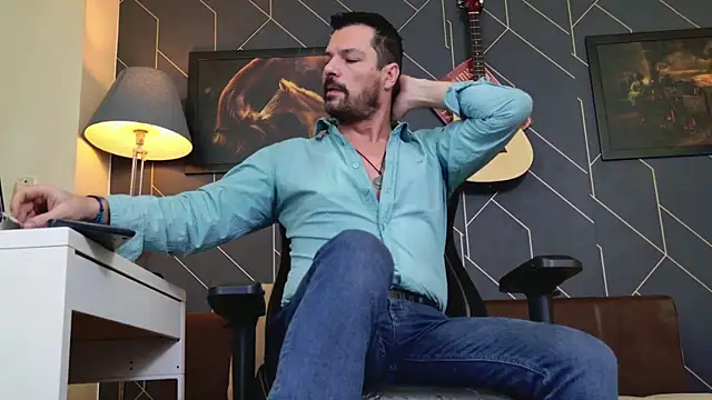 Snapshot of ChrisKox chatting on 21, 12, 2025 ChrisKox online show from 21, 12, 2025