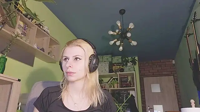 Snapshot of karmija chatting on 4, 2, 2025 karmija online show from 4, 2, 2025