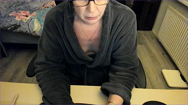 minoesje37 online show from 19, 12, 2024