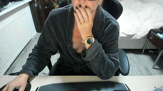 minoesje37 online show from 24, 9, 2025