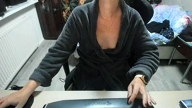 minoesje37 online show from 28, 9, 2025