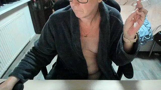 minoesje37 online show from 3, 11, 2025