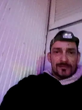 Snapshot of SignalSpeaker chatting on 11, 3, 2026 SignalSpeaker online show from 11, 3, 2026