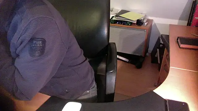 Snapshot of outlaw200 chatting on 17, 12, 2024 outlaw200 online show from 17, 12, 2024