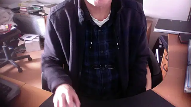 Snapshot of outlaw200 chatting on 23, 12, 2024 outlaw200 online show from 23, 12, 2024