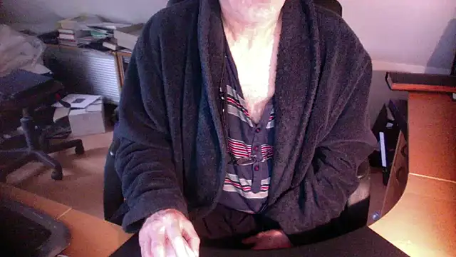 Snapshot of outlaw200 chatting on 26, 12, 2024 outlaw200 online show from 26, 12, 2024