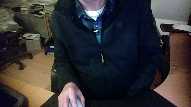 Snapshot of outlaw200 chatting on 27, 12, 2024 outlaw200 online show from 27, 12, 2024