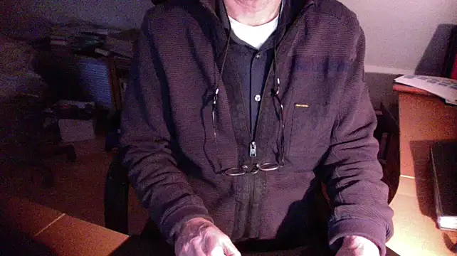 Snapshot of outlaw200 chatting on 2, 1, 2025 outlaw200 online show from 2, 1, 2025