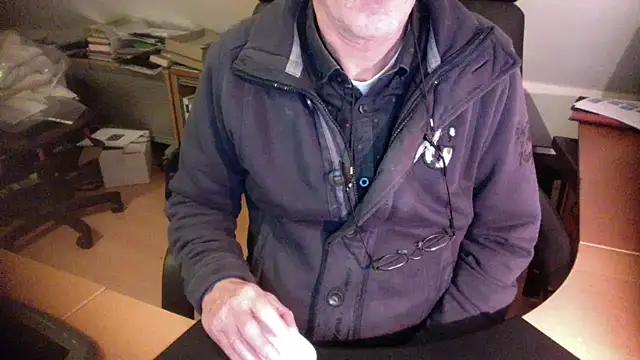 Snapshot of outlaw200 chatting on 3, 1, 2025 outlaw200 online show from 3, 1, 2025