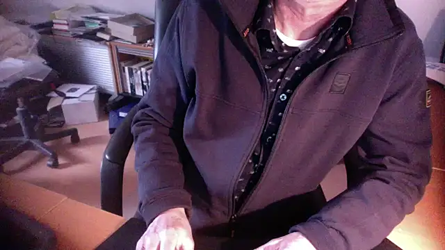 Snapshot of outlaw200 chatting on 8, 1, 2025 outlaw200 online show from 8, 1, 2025