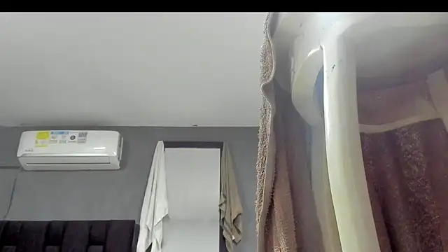 Snapshot of SandraGoldstein chatting on 18, 10, 2025 SandraGoldstein online show from 18, 10, 2025