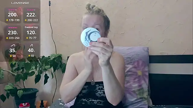 I AM MILF online show from 5, 3, 2026