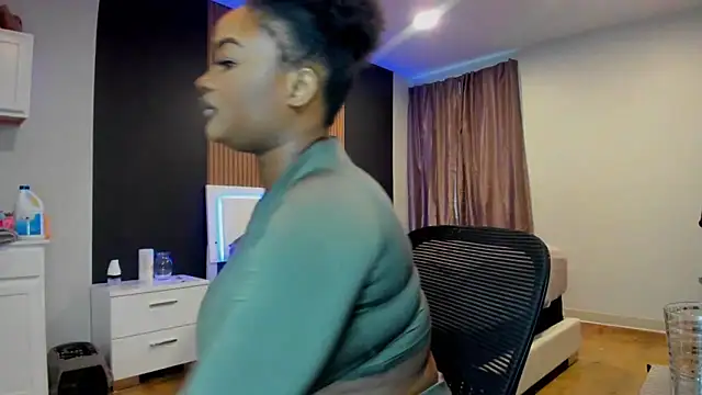 Snapshot of aluranova chatting on 11, 2, 2025 aluranova online show from 11, 2, 2025