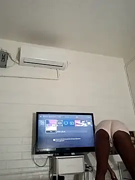 Snapshot of Xochillovemoney2 chatting on 28, 9, 2025 Xochillovemoney2 online show from 28, 9, 2025