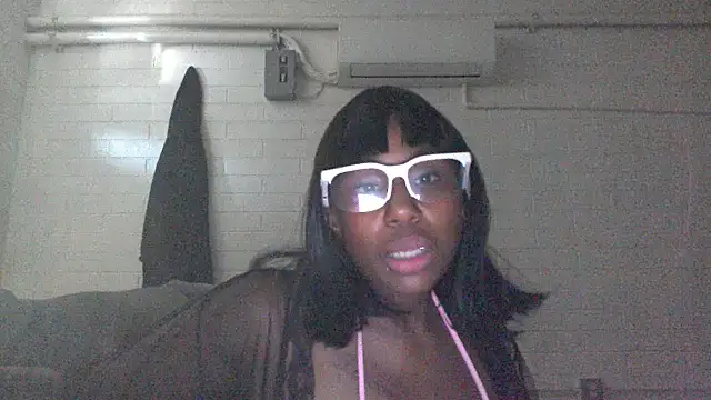 Snapshot of Xochillovemoney2 chatting on 9, 7, 2026 Xochillovemoney2 online show from 9, 7, 2026