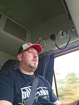 Snapshot of ktmtom247 chatting on 27, 10, 2025 ktmtom247 online show from 27, 10, 2025