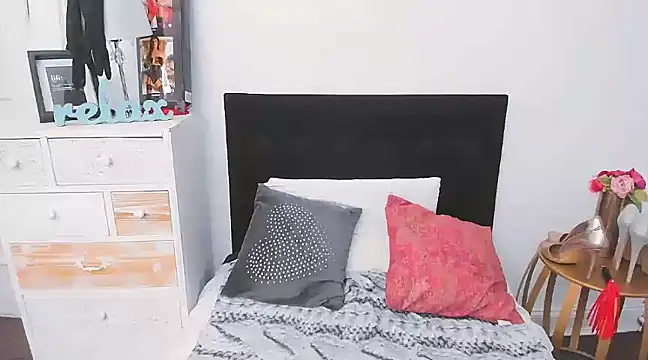 sweetMariina online show from 2, 2, 2025