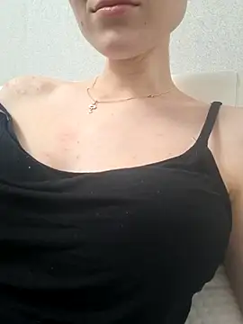 YogisticJuli666 online show from 31, 10, 2025