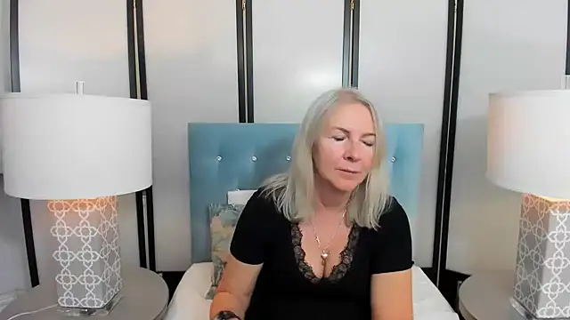 Snapshot of EricaTop chatting on 8, 10, 2025 EricaTop online show from 8, 10, 2025