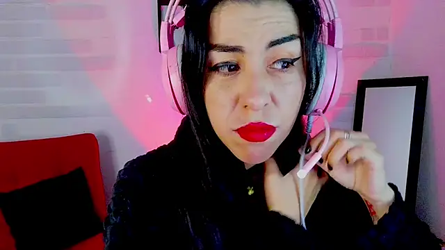 Snapshot of sky_girl1 chatting on 21, 10, 2025 sky girl1 online show from 21, 10, 2025