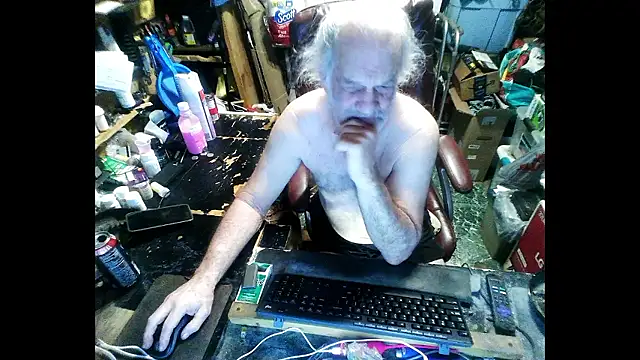 Snapshot of russtee chatting on 12, 1, 2026 russtee online show from 12, 1, 2026