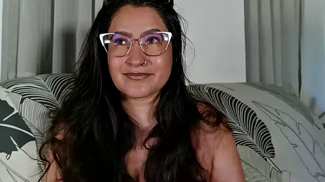 DeesseLuxure online show from 5, 4, 2026