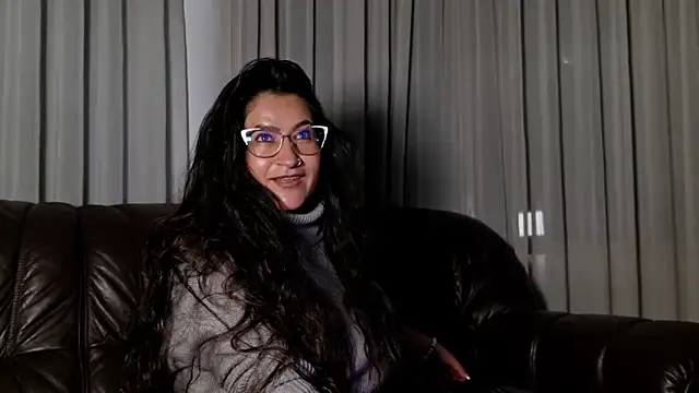 Snapshot of DeesseLuxure chatting on 5, 6, 2026 DeesseLuxure online show from 5, 6, 2026