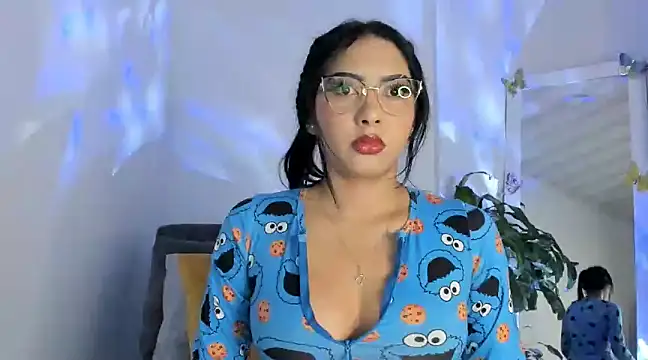 kirasofia online show from 1, 2, 2025