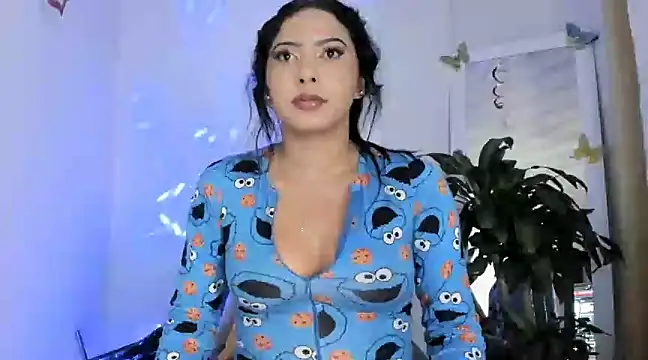 kirasofia online show from 28, 2, 2025