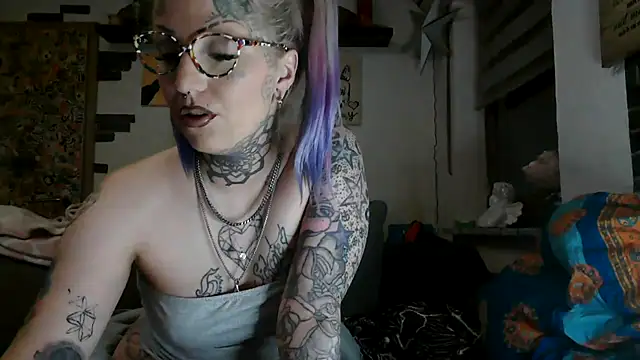 Snapshot of RoxxyInk chatting on 25, 5, 2026 RoxxyInk online show from 25, 5, 2026
