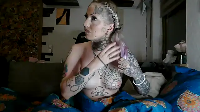 Snapshot of RoxxyInk chatting on 16, 6, 2026 RoxxyInk online show from 16, 6, 2026
