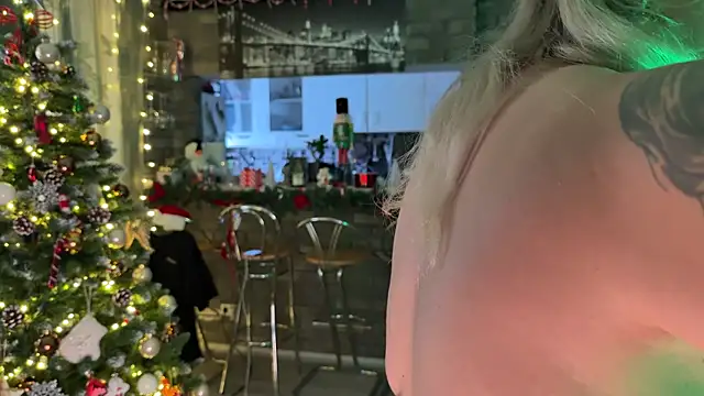 Snapshot of Monageil chatting on 20, 12, 2025 Monageil online show from 20, 12, 2025