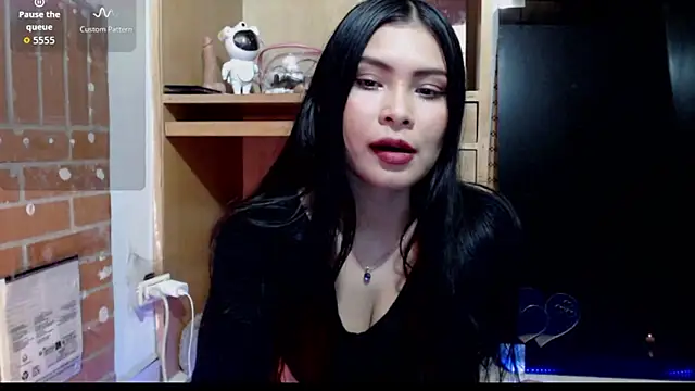 Snapshot of evolet01 chatting on 28, 5, 2026 evolet01 online show from 28, 5, 2026