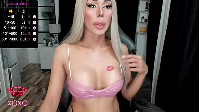 Snapshot of Forever_MissCandace chatting on 28, 9, 2025 Forever MissCandace online show from 28, 9, 2025