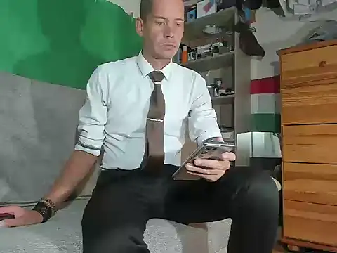 Snapshot of viraglaci18@xh chatting on 4, 10, 2025 viraglaci18xh online show from 4, 10, 2025