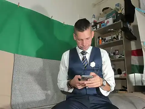 Snapshot of viraglaci18@xh chatting on 22, 10, 2025 viraglaci18xh online show from 22, 10, 2025