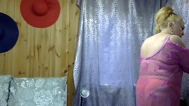 Snapshot of Emma52610 chatting on 8, 10, 2025 Emma52610 online show from 8, 10, 2025