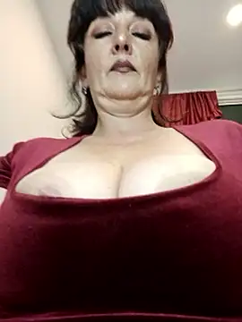 Snapshot of FireWoman chatting on 17, 10, 2025 FireWoman online show from 17, 10, 2025